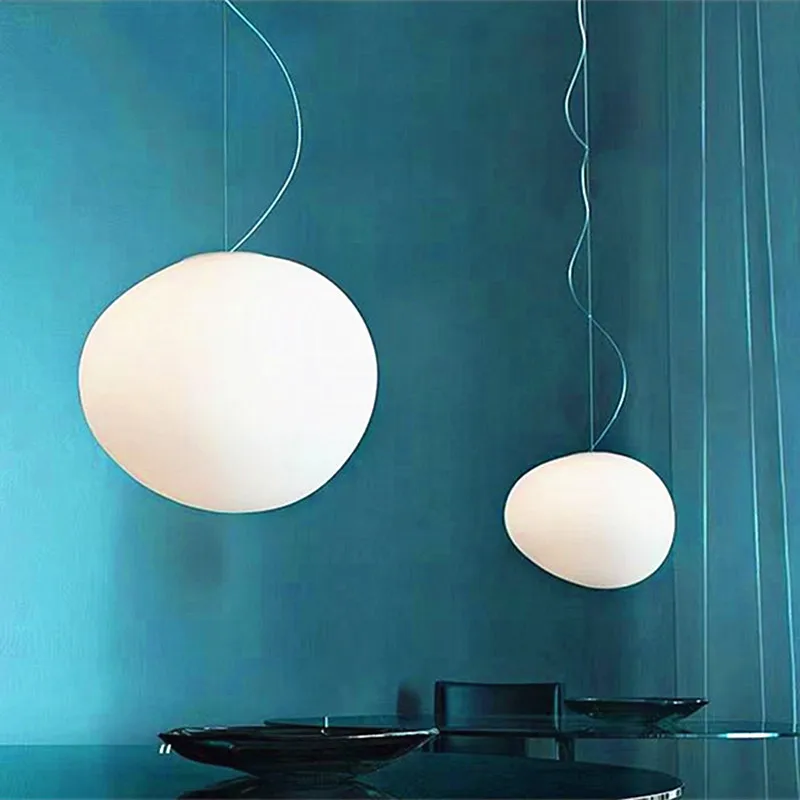 Desk Setup Minimalist - Minimalistyczny biały żyrandol w kształcie kostki
